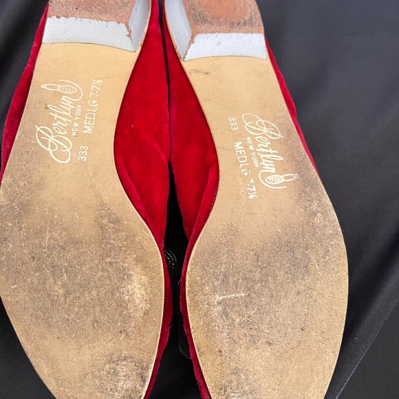 60's Red Velvet Slippers with Ornate Medallion - Size 7.5 - Picture 5 of 6